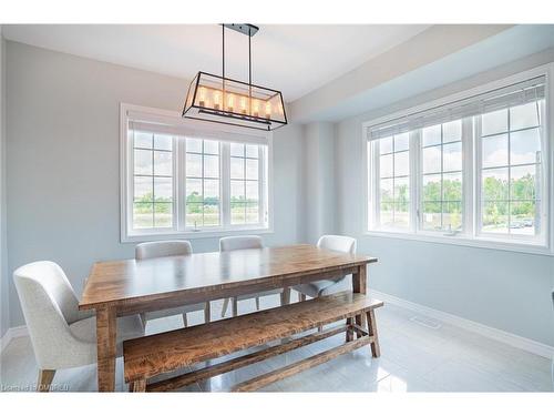 27 Savage Drive, Waterdown, ON - Indoor Photo Showing Dining Room