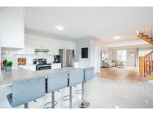 27 Savage Drive, Waterdown, ON - Indoor Photo Showing Kitchen With Upgraded Kitchen