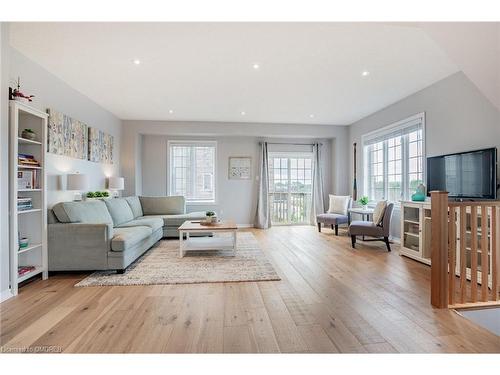 27 Savage Drive, Waterdown, ON - Indoor Photo Showing Living Room