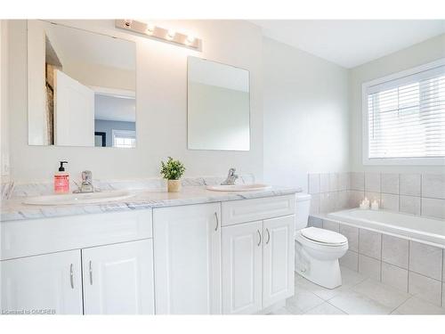 27 Savage Drive, Waterdown, ON - Indoor Photo Showing Bathroom