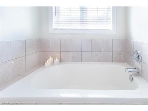 27 Savage Drive, Waterdown, ON - Indoor Photo Showing Bathroom