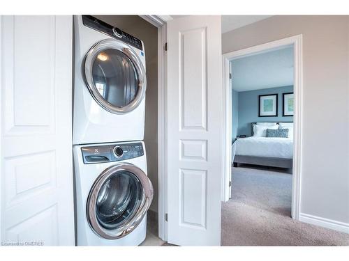 27 Savage Drive, Waterdown, ON - Indoor Photo Showing Laundry Room