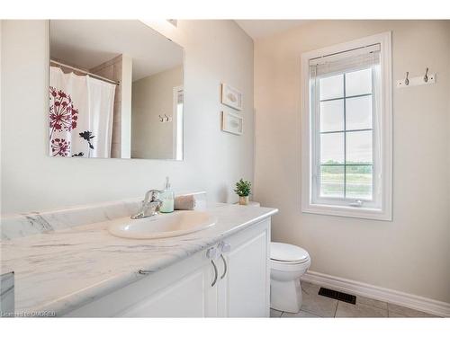 27 Savage Drive, Waterdown, ON - Indoor Photo Showing Bathroom