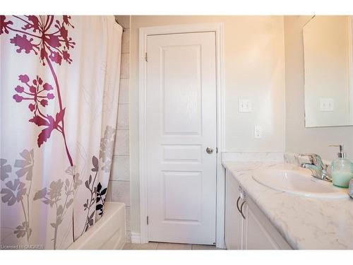 27 Savage Drive, Waterdown, ON - Indoor Photo Showing Bathroom