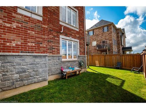 27 Savage Drive, Waterdown, ON - Outdoor