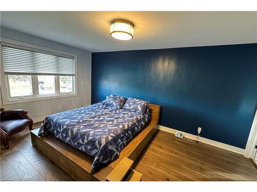 10 Anne Court, Grimsby, ON - Indoor Photo Showing Bedroom