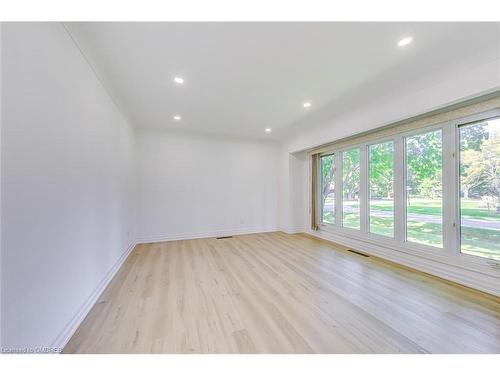 2 Lakeview Avenue, St. Catharines, ON - Indoor Photo Showing Other Room