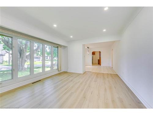 2 Lakeview Avenue, St. Catharines, ON - Indoor Photo Showing Other Room