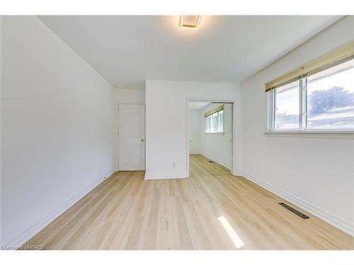 2 Lakeview Avenue, St. Catharines, ON - Indoor Photo Showing Other Room