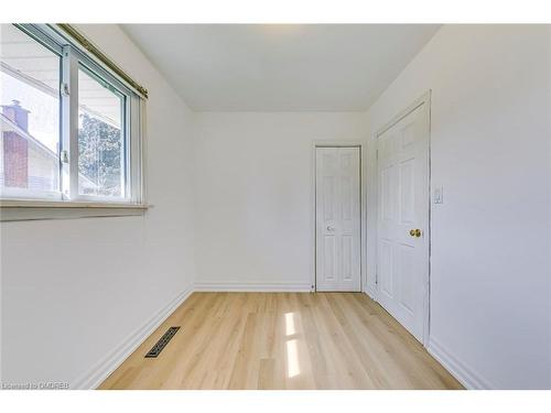 2 Lakeview Avenue, St. Catharines, ON - Indoor Photo Showing Other Room