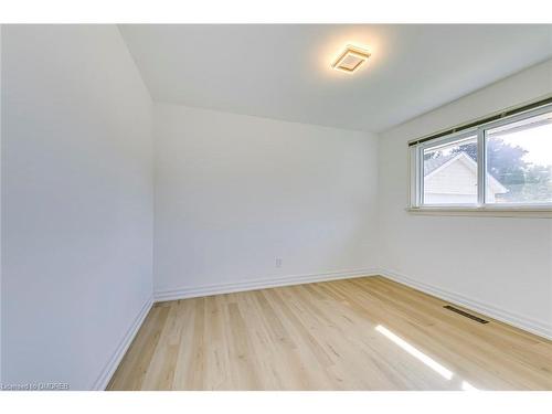 2 Lakeview Avenue, St. Catharines, ON - Indoor Photo Showing Other Room