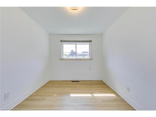 2 Lakeview Avenue, St. Catharines, ON - Indoor Photo Showing Other Room