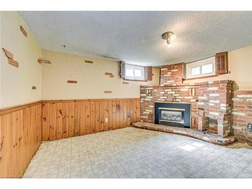 2 Lakeview Avenue, St. Catharines, ON - Indoor With Fireplace