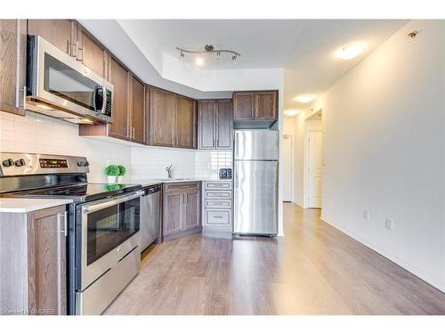 303-560 North Service Road, Grimsby, ON - Indoor Photo Showing Kitchen With Stainless Steel Kitchen With Upgraded Kitchen