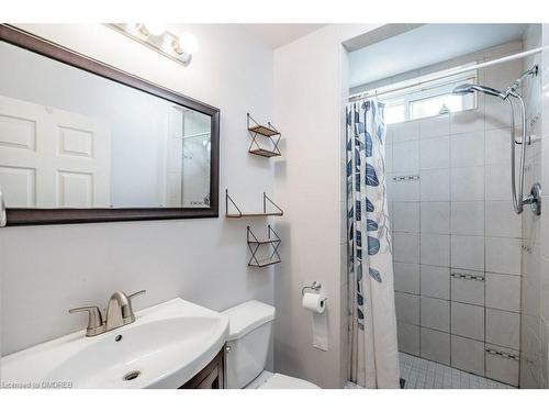 Lower-271 Carson Drive, Hamilton, ON - Indoor Photo Showing Bathroom