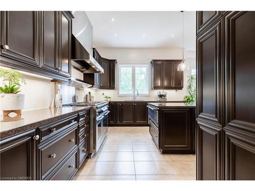 2265 Millstone Drive, Oakville, ON - Indoor Photo Showing Kitchen With Upgraded Kitchen