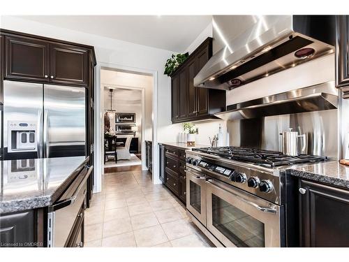 2265 Millstone Drive, Oakville, ON - Indoor Photo Showing Kitchen With Upgraded Kitchen