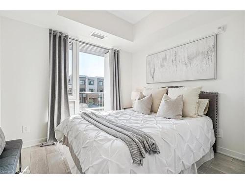 202-1440 Clarriage Court, Milton, ON - Indoor Photo Showing Bedroom