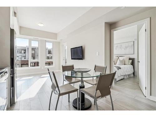 202-1440 Clarriage Court, Milton, ON - Indoor Photo Showing Dining Room