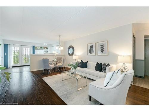 201-1491 Maple Avenue, Milton, ON - Indoor Photo Showing Living Room