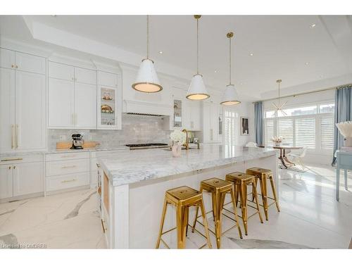 3100 Daniel Way, Oakville, ON - Indoor Photo Showing Kitchen With Upgraded Kitchen