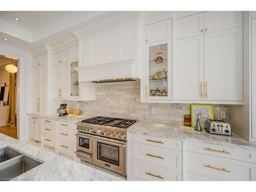 3100 Daniel Way, Oakville, ON - Indoor Photo Showing Kitchen With Double Sink With Upgraded Kitchen