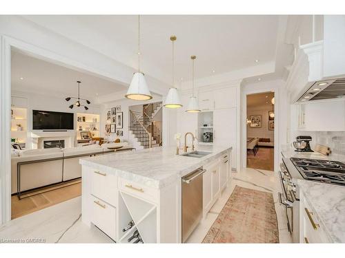 3100 Daniel Way, Oakville, ON - Indoor Photo Showing Kitchen With Upgraded Kitchen