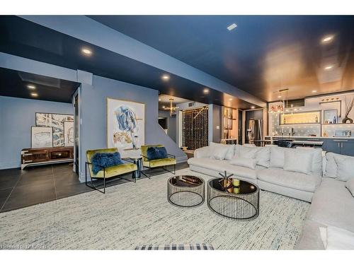 3100 Daniel Way, Oakville, ON - Indoor Photo Showing Living Room