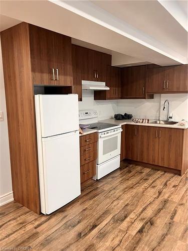 26 Felix Close, Brampton, ON - Indoor Photo Showing Kitchen