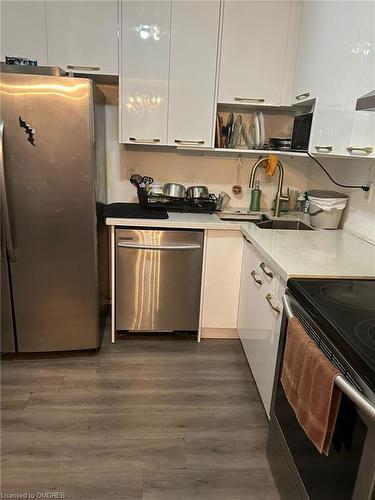 204-2345 Confederation Parkway, Mississauga, ON - Indoor Photo Showing Kitchen