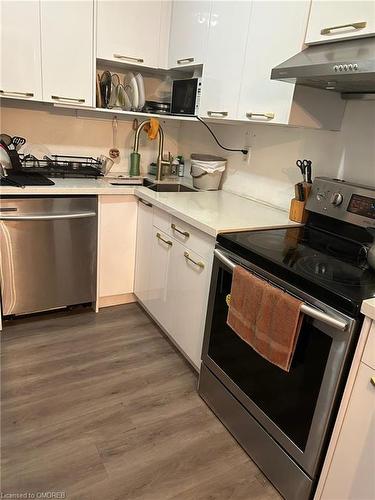 204-2345 Confederation Parkway, Mississauga, ON - Indoor Photo Showing Kitchen