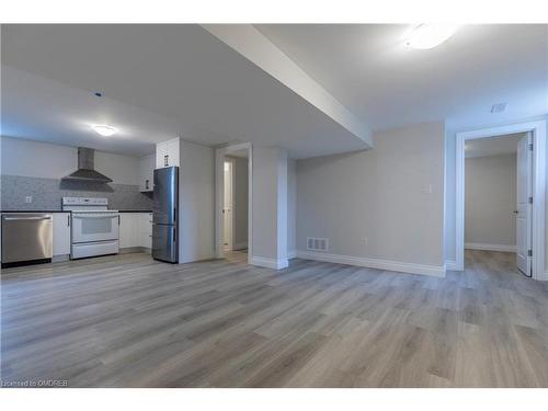 Lower-3 Chalmers Street, St. Catharines, ON - Indoor Photo Showing Kitchen