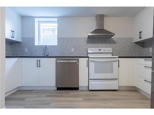 Lower-3 Chalmers Street, St. Catharines, ON - Indoor Photo Showing Kitchen