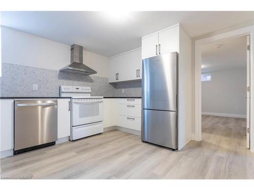 Lower-3 Chalmers Street, St. Catharines, ON - Indoor Photo Showing Kitchen