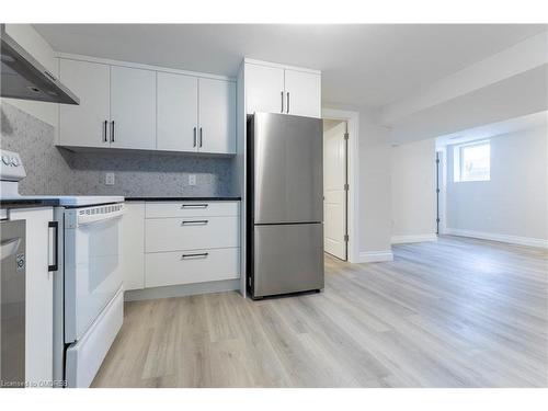 Lower-3 Chalmers Street, St. Catharines, ON - Indoor Photo Showing Kitchen