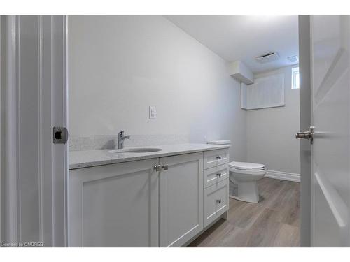 Lower-3 Chalmers Street, St. Catharines, ON - Indoor Photo Showing Bathroom