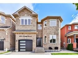 3228 Bruzan Crescent  Mississauga, ON L5N 8E7