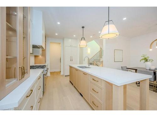 152 Chisholm Street, Oakville, ON - Indoor Photo Showing Kitchen With Upgraded Kitchen