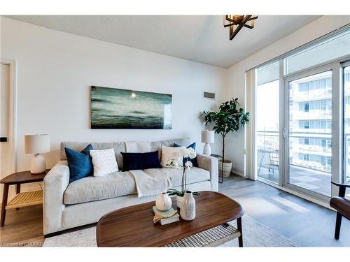 1110-58 Marine Parade Drive, Toronto, ON - Indoor Photo Showing Living Room