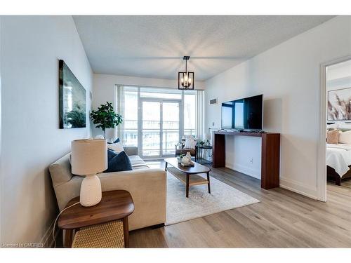 1110-58 Marine Parade Drive, Toronto, ON - Indoor Photo Showing Living Room