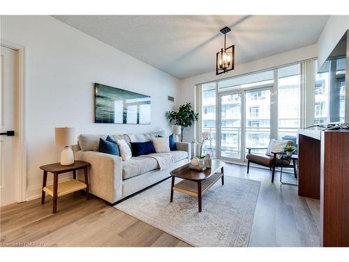 1110-58 Marine Parade Drive, Toronto, ON - Indoor Photo Showing Living Room