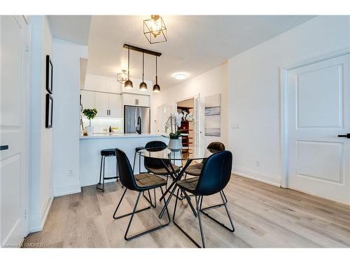 1110-58 Marine Parade Drive, Toronto, ON - Indoor Photo Showing Dining Room