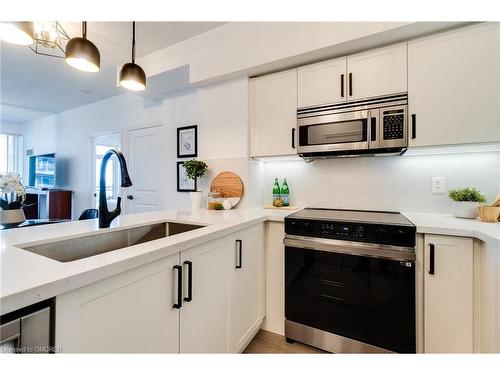 1110-58 Marine Parade Drive, Toronto, ON - Indoor Photo Showing Kitchen With Upgraded Kitchen