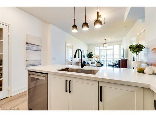 1110-58 Marine Parade Drive, Toronto, ON - Indoor Photo Showing Kitchen