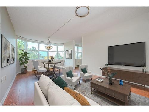 310-2199 Sixth Line, Oakville, ON - Indoor Photo Showing Living Room