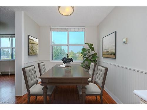 310-2199 Sixth Line, Oakville, ON - Indoor Photo Showing Dining Room