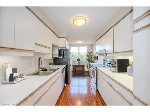 310-2199 Sixth Line, Oakville, ON - Indoor Photo Showing Kitchen With Double Sink