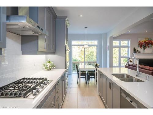 3401 Vernon Powell Drive Drive, Oakville, ON - Indoor Photo Showing Kitchen With Double Sink With Upgraded Kitchen