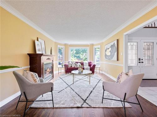 3569 Belvedere Crescent, Mississauga, ON - Indoor Photo Showing Living Room With Fireplace