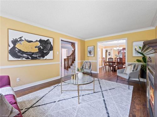 3569 Belvedere Crescent, Mississauga, ON - Indoor Photo Showing Living Room